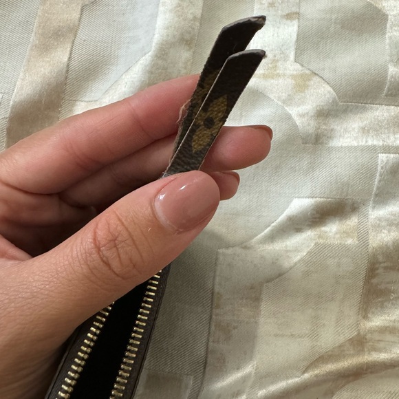 Louis Vuitton pouch - Picture 4 of 5